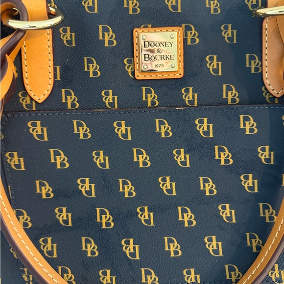 Dooney & Bourke Tote/Purse. Navy Color. - Picture 2 of 4